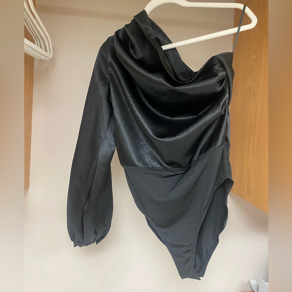 Black One-Shoulder Long Sleeve Bodysuit